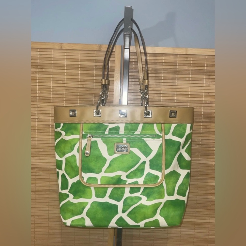 Maxx New York Green & White Giraffe Tote
